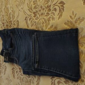 American Eagle Artist Crop